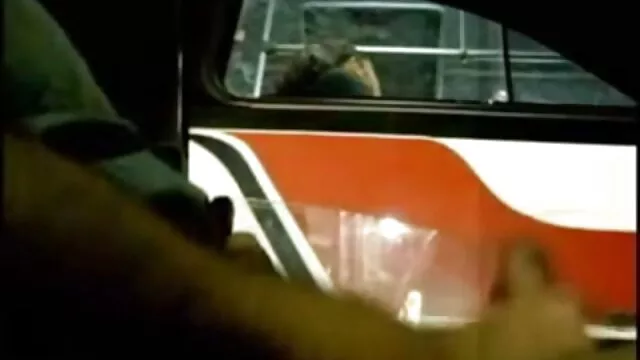 Πορνό χωρίς εγγραφή  Ο νεαρός σεφ έβαλε το στόμα της ενήλικης Θείας στην κορυφή πορνο sex της στύσης με το αγγούρι στον κόλπο στην κουζίνα