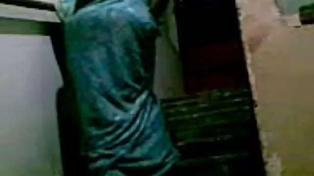 Πορνό χωρίς εγγραφή  Οι γυναίκες με ένα μανικιούρ μπροστά από την κάμερα fingering ένα μεγάλο πουλί βιντεο σεχ πορνο των φίλων