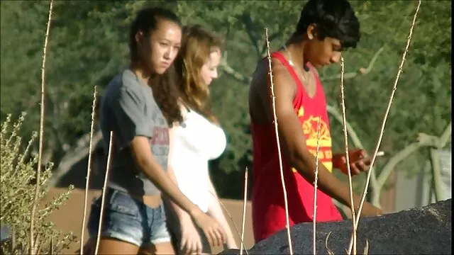 Πορνό χωρίς εγγραφή  Busty μαμά σε ροζ σεχ πορνο χχχ φόρεμα πηδάει έναν γενειοφόρο άντρα σε ένα αυτοκίνητο
