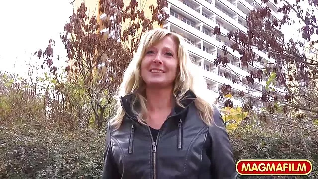 Πορνό χωρίς εγγραφή  Μασέρ δίνοντας μια πίπα σε αγριο σεξ πορνο έναν άνθρωπο και να τους δίνει στο τραπέζι