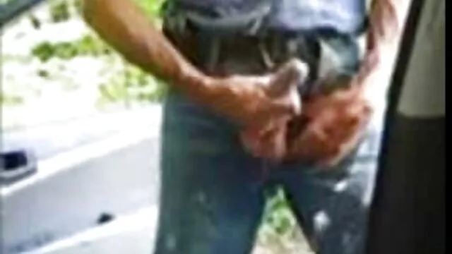 Πορνό χωρίς εγγραφή  Κοκαλιάρικο κορίτσι με μακριά μαλλιά και μαύρο παντελόνι Ψαχούλεμα σε σεξ πορνο ελληνικο μεγάλο κρεβάτι